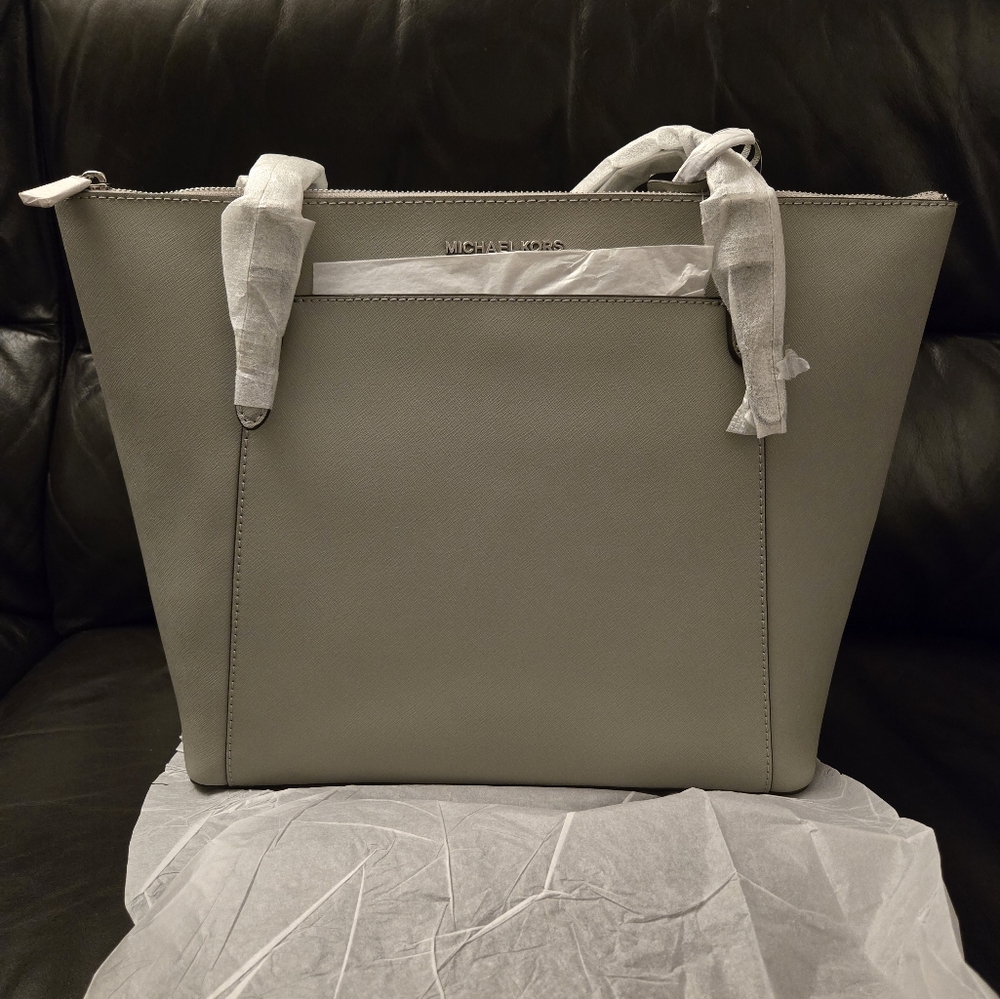 Michael Kors Ciara Large Leather MK LG EW TZ Tote in Ash Grey